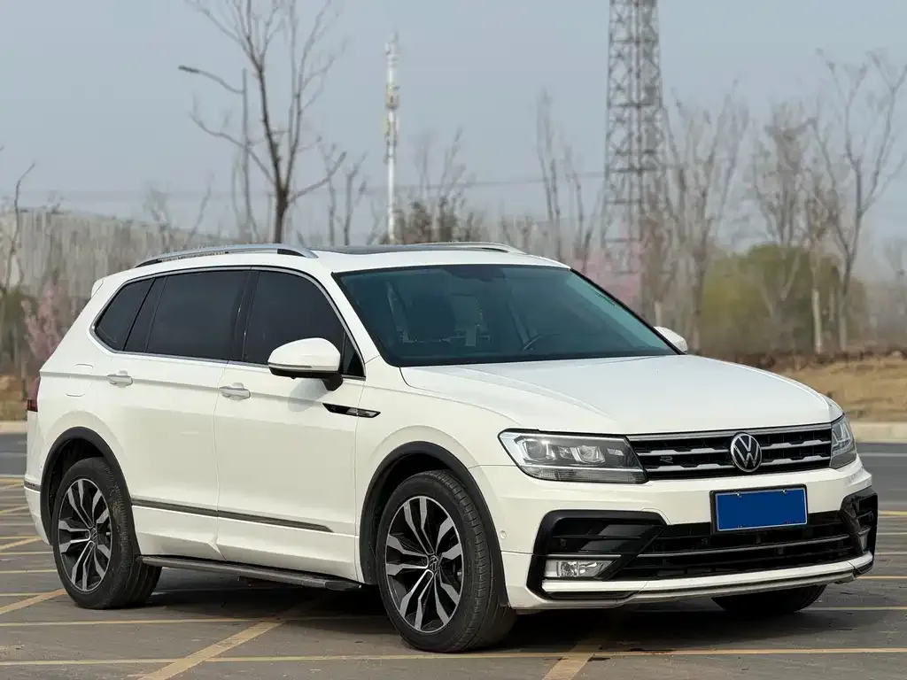 Volkswagen Tiguan L — фото 10