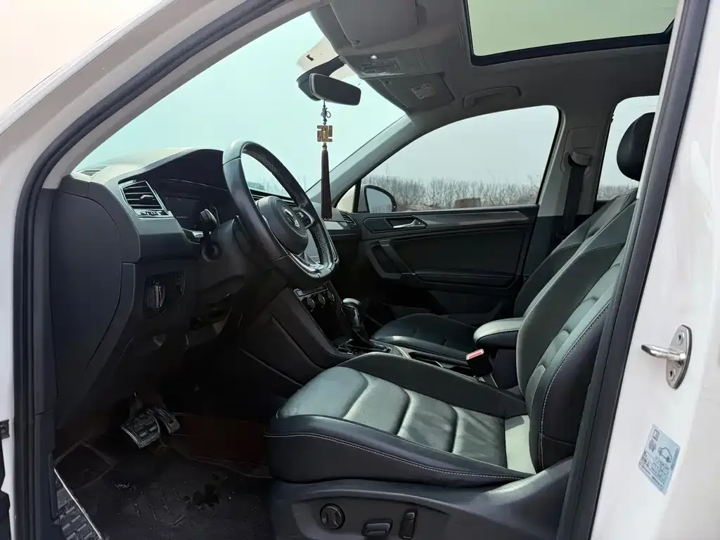 Volkswagen Tiguan L — фото 2