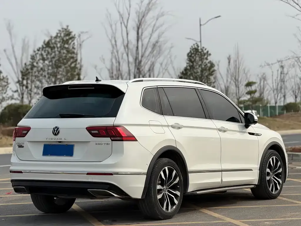 Volkswagen Tiguan L — фото 9