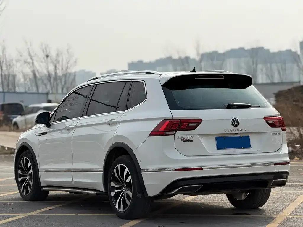 Volkswagen Tiguan L — фото 4