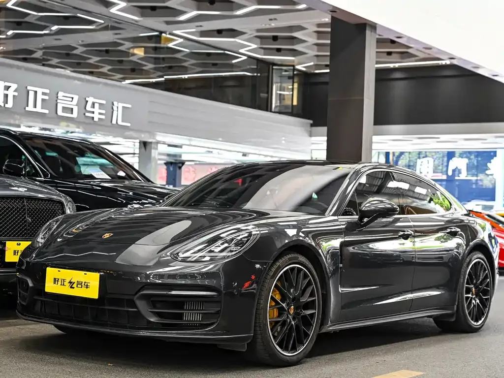 Porsche Panamera — фото 1