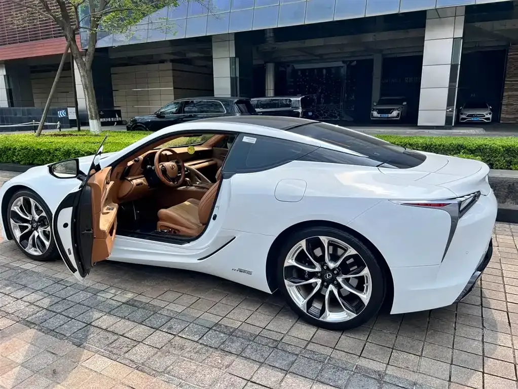 Lexus LC — фото 10