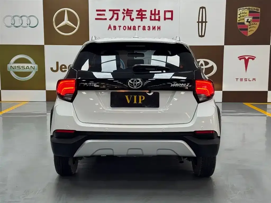 Toyota Yaris L — фото 5