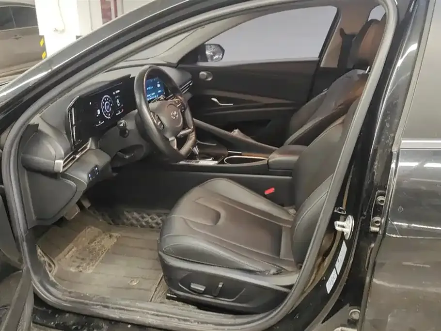 Hyundai Elantra — фото 4