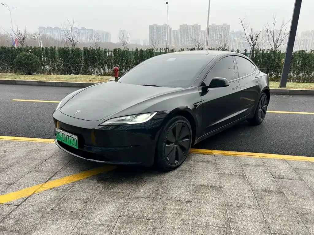 Tesla Model 3 — фото 1