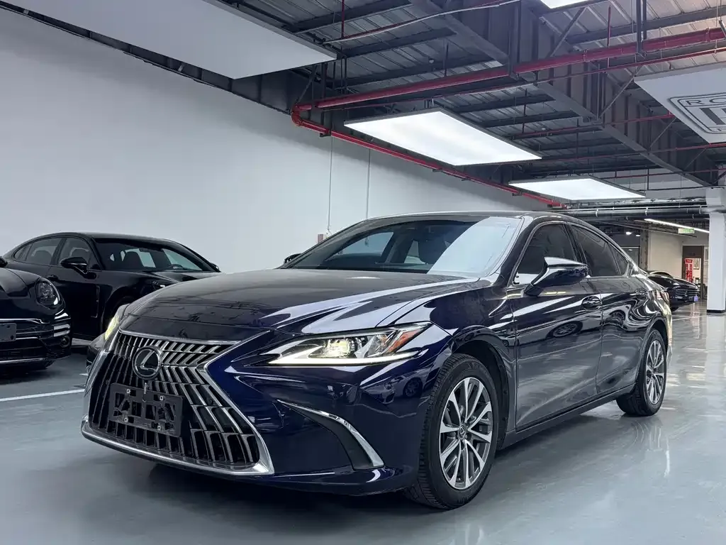 Lexus ES — фото 1