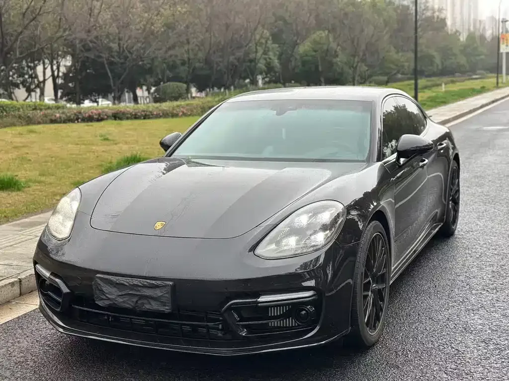 Porsche Panamera — фото 1