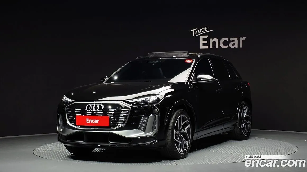 Audi Q6 e-tron — фото 1