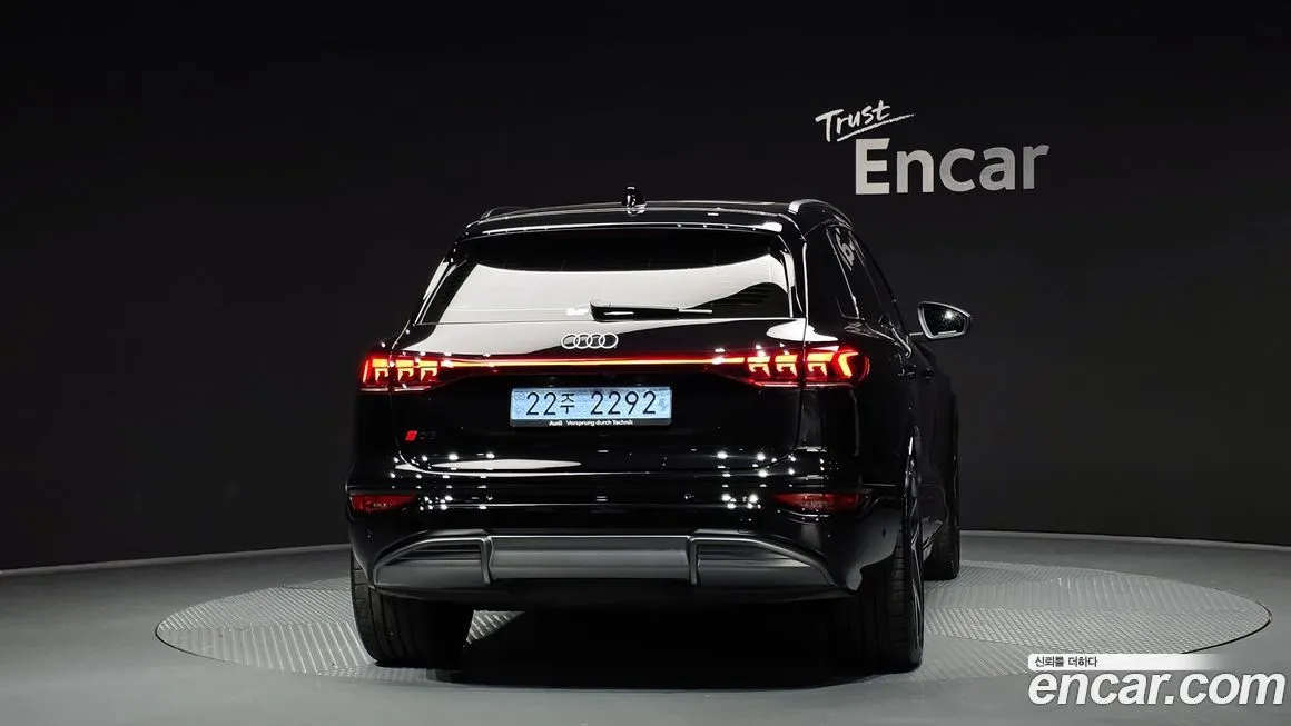 Audi Q6 e-tron — фото 2