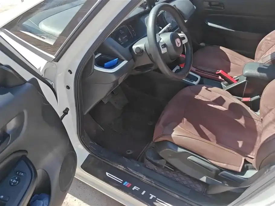 Honda Fit — фото 4