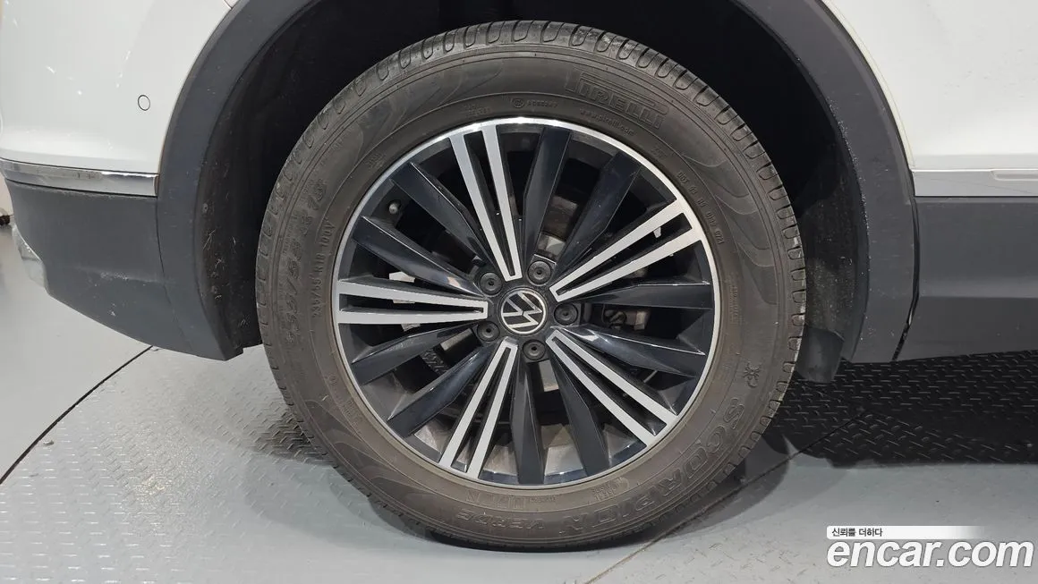 Volkswagen Tiguan — фото 8