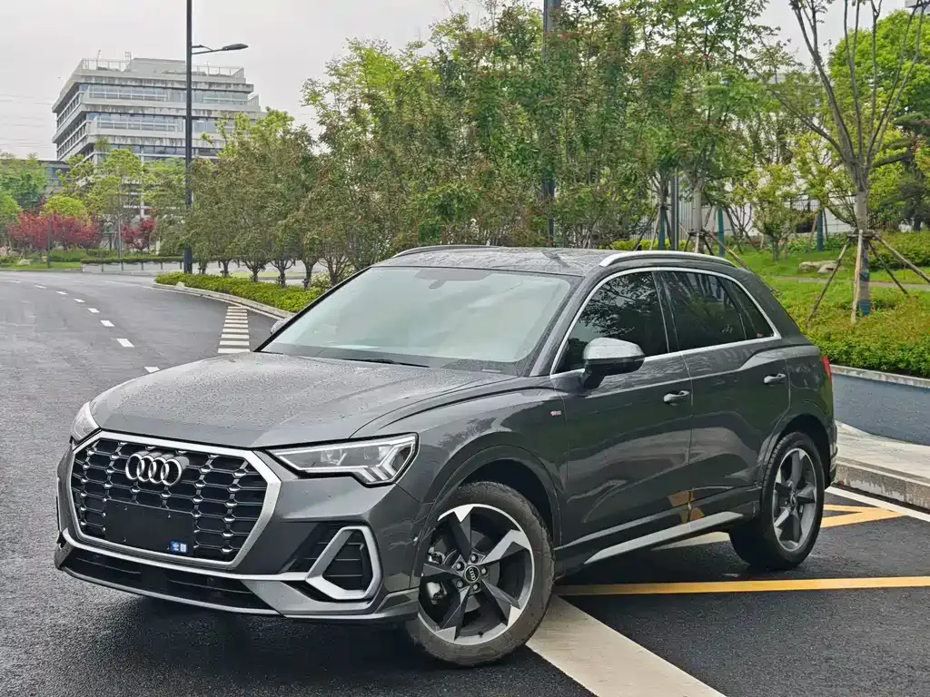 Audi Q3 — фото 1