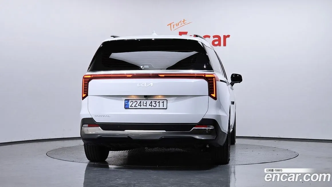 Kia Carnival — фото 10
