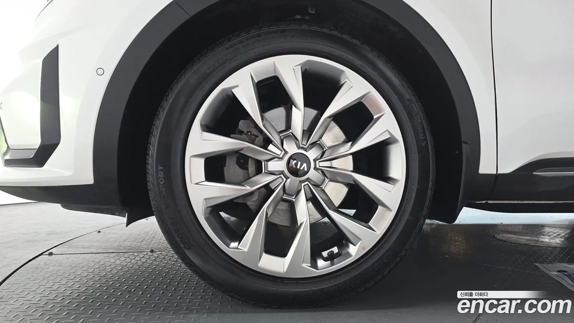 Kia Sorento — фото 9