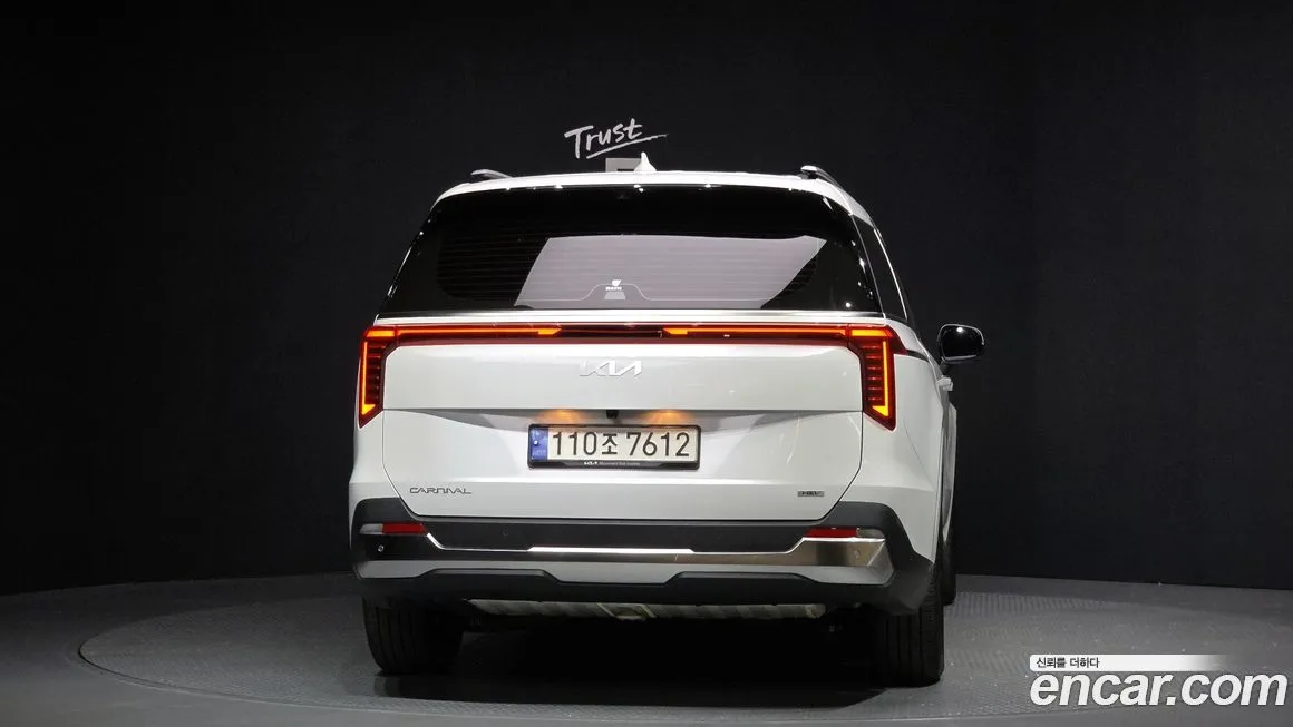 Kia Carnival — фото 10