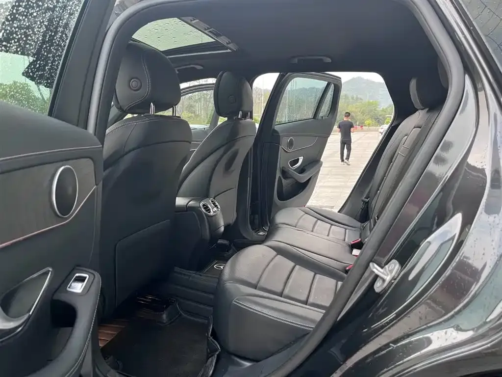 Mercedes-Benz EQC — фото 10