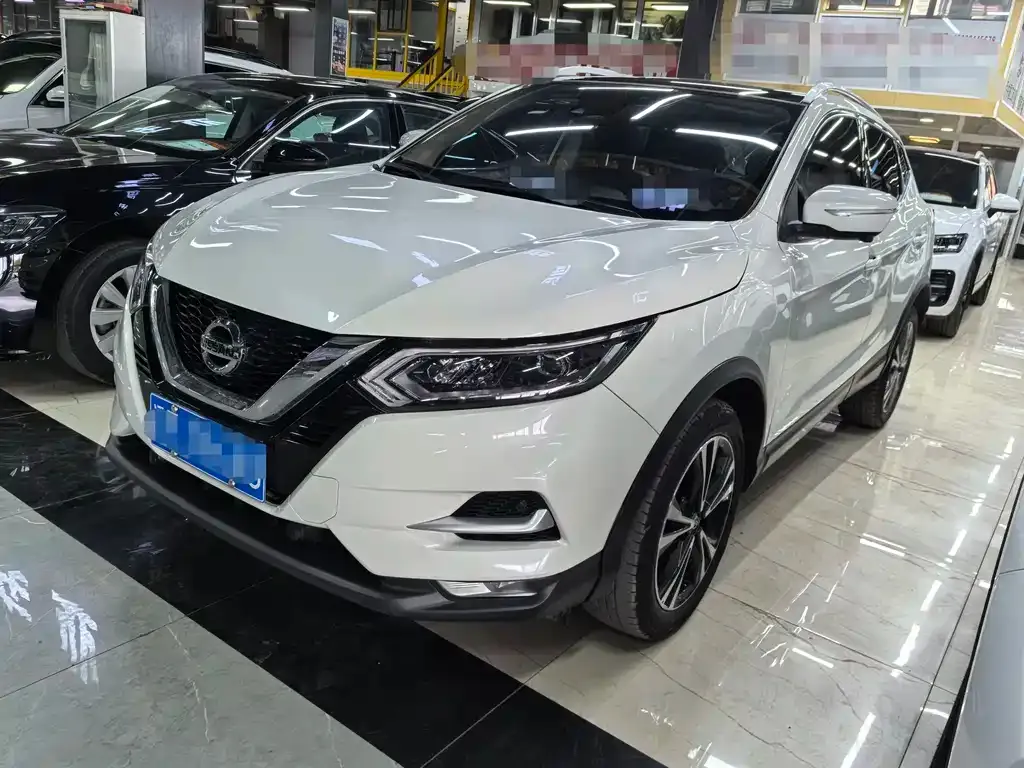 Nissan Qashqai — фото 1