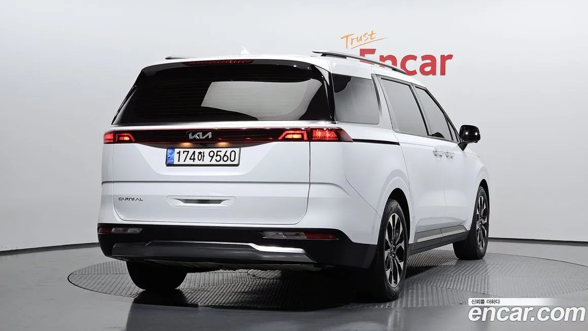 Kia Carnival — фото 4