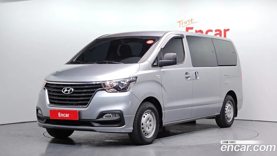 Hyundai Starex — фото 1