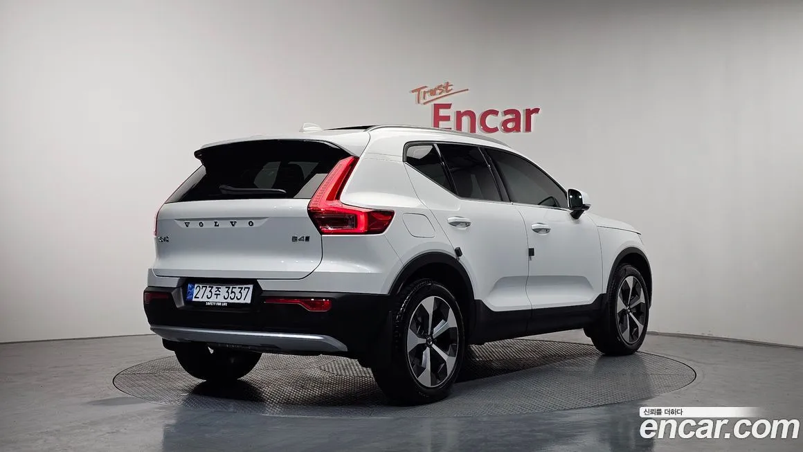 Volvo XC40 — фото 6