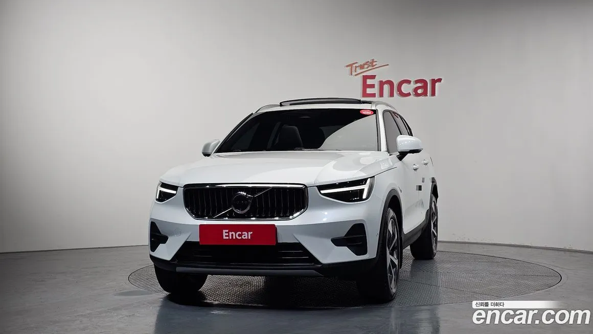 Volvo XC40 — фото 5
