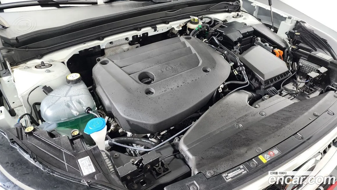 Volvo XC40 — фото 10