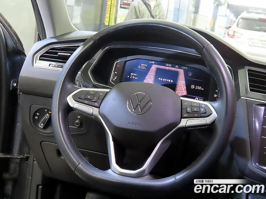 Volkswagen Tiguan — фото 10