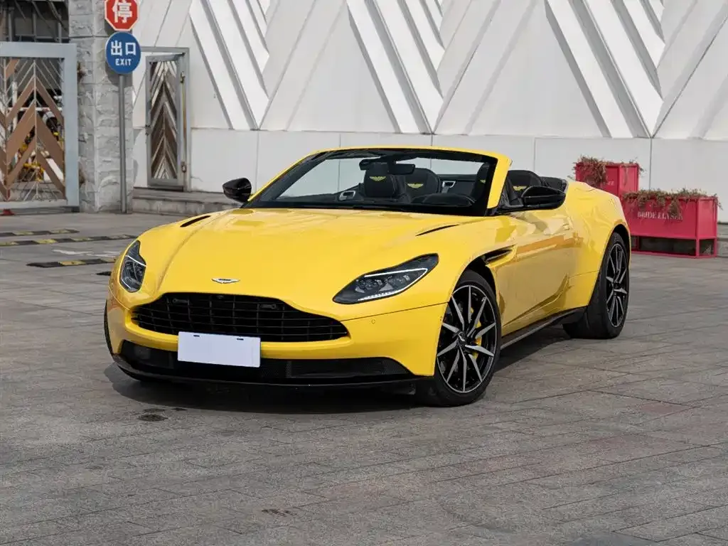 Aston Martin DB11 — фото 1