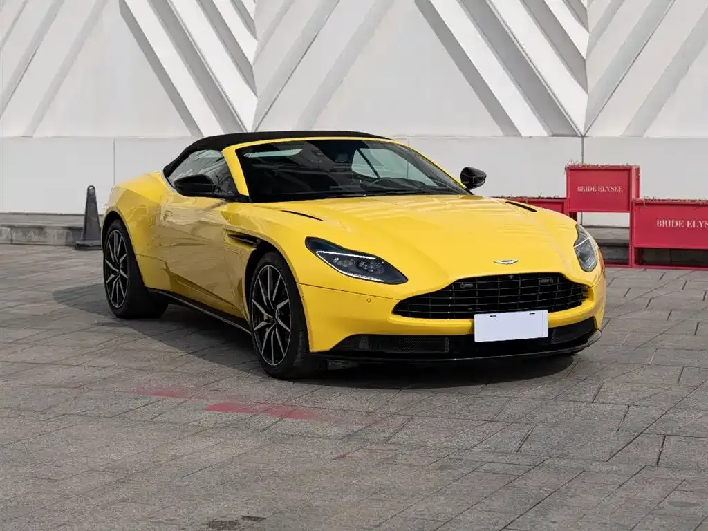 Aston Martin DB11 — фото 4