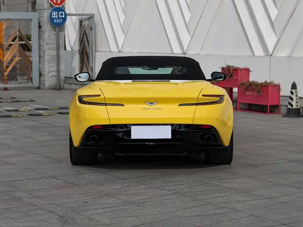 Aston Martin DB11 — фото 2