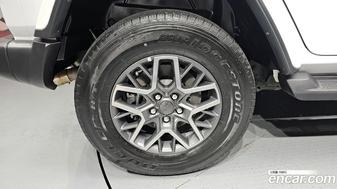 Jeep Wrangler — фото 10