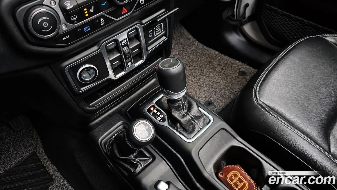 Jeep Wrangler — фото 5