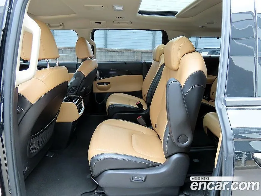 Kia Carnival — фото 10