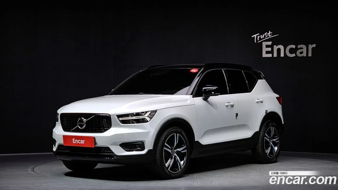 Volvo XC40 — фото 1