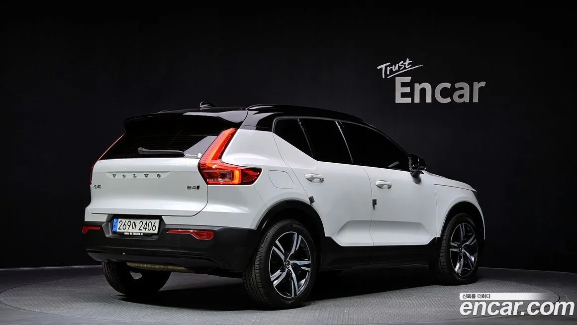 Volvo XC40 — фото 6