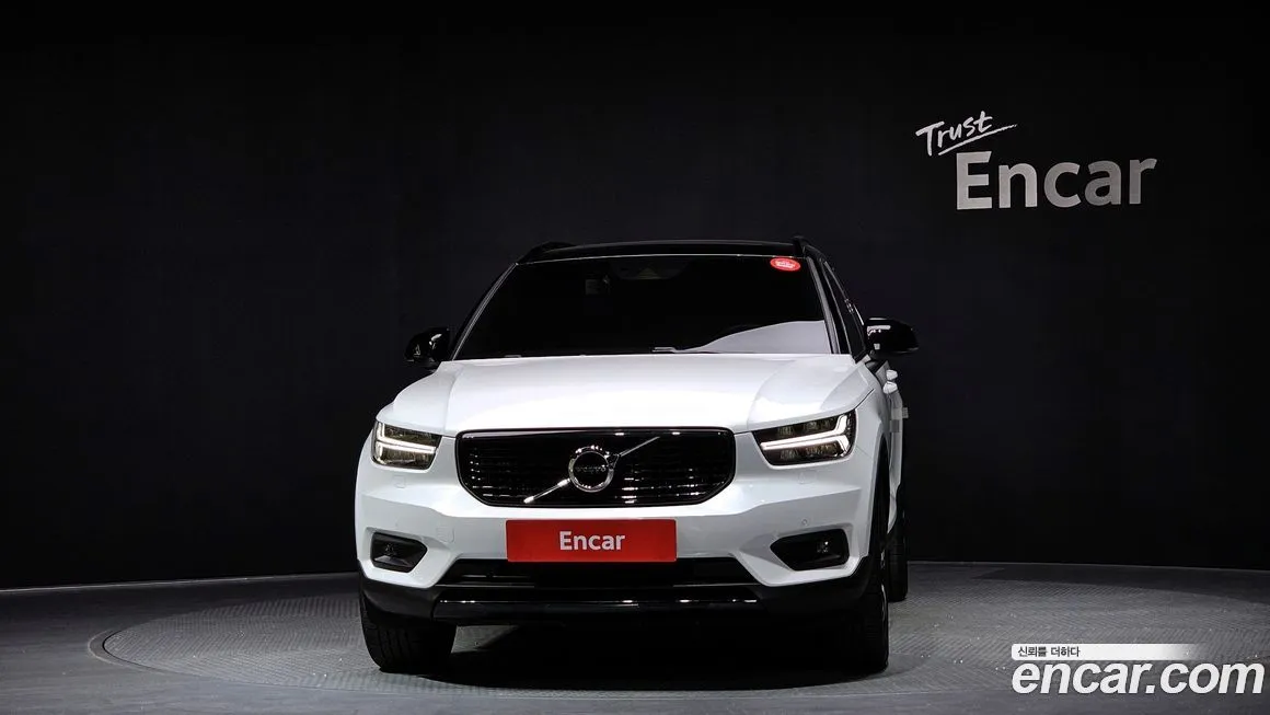 Volvo XC40 — фото 4