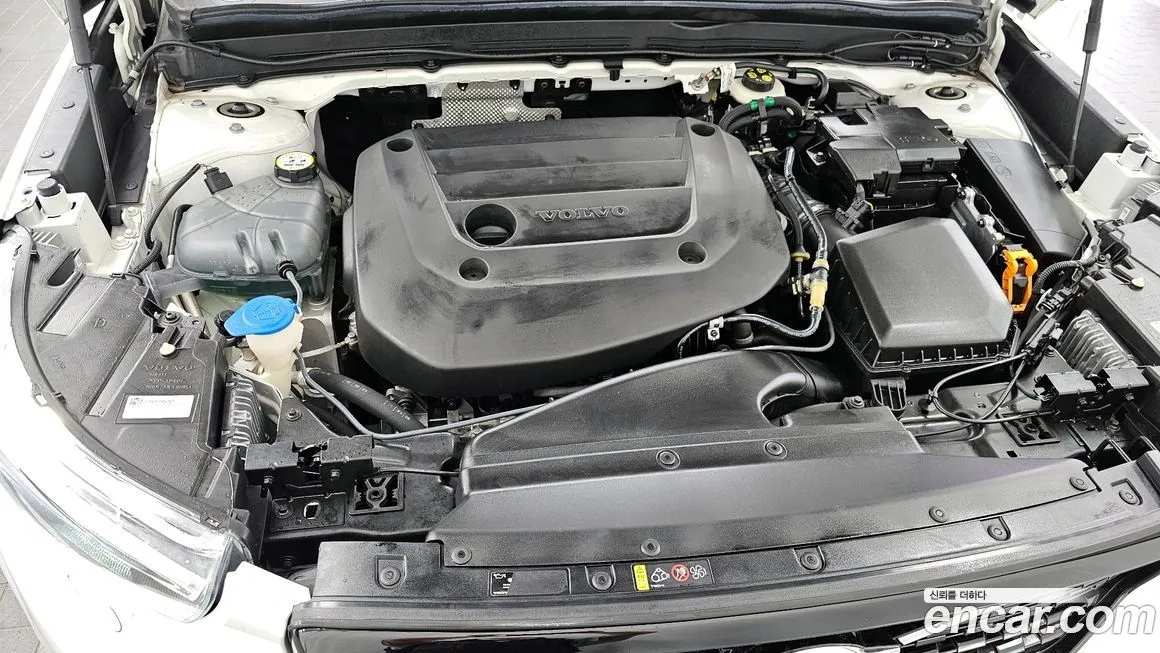 Volvo XC40 — фото 10