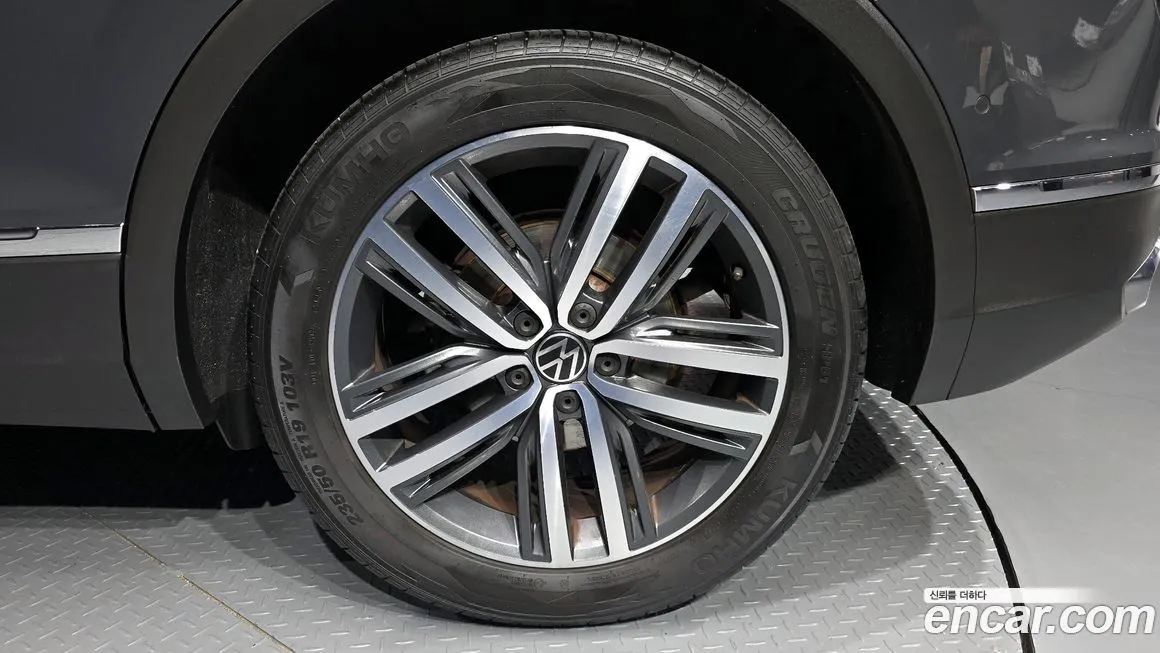 Volkswagen Tiguan — фото 7