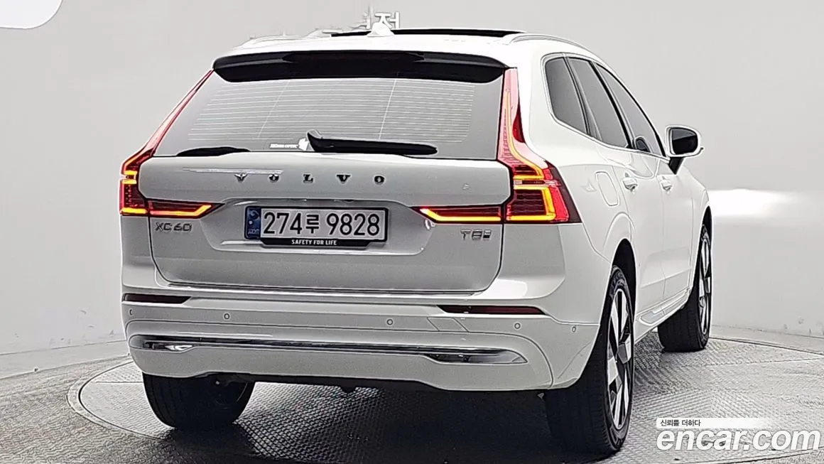 Volvo XC60 — фото 9