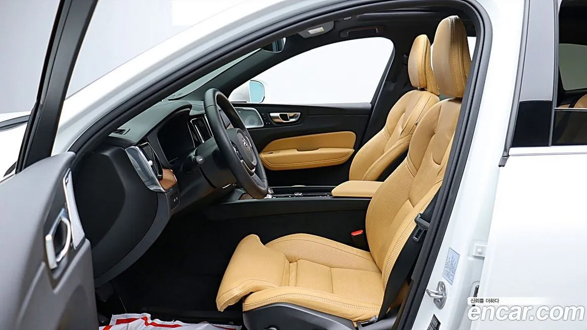 Volvo XC60 — фото 10