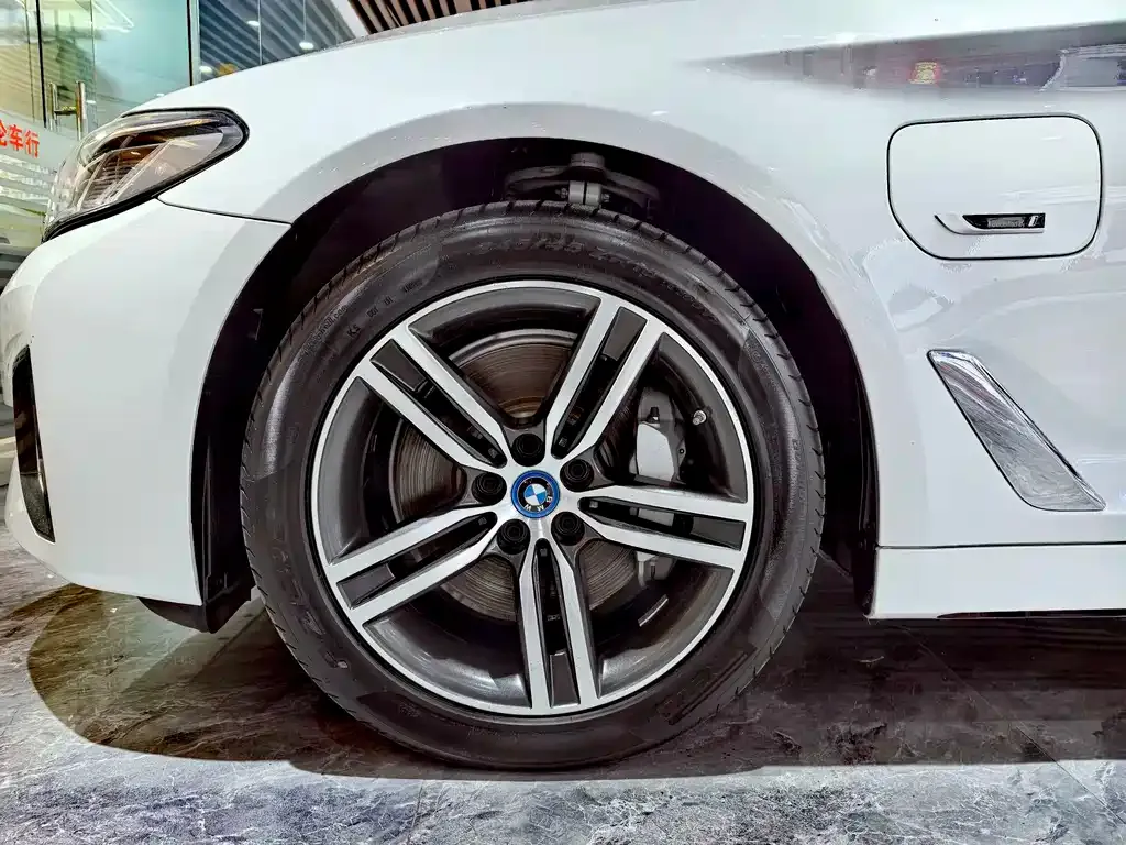 BMW 5 Series New Energy — фото 9
