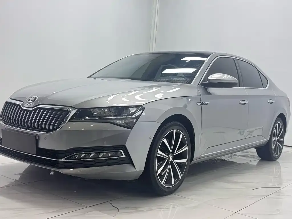 Skoda Superb — фото 1