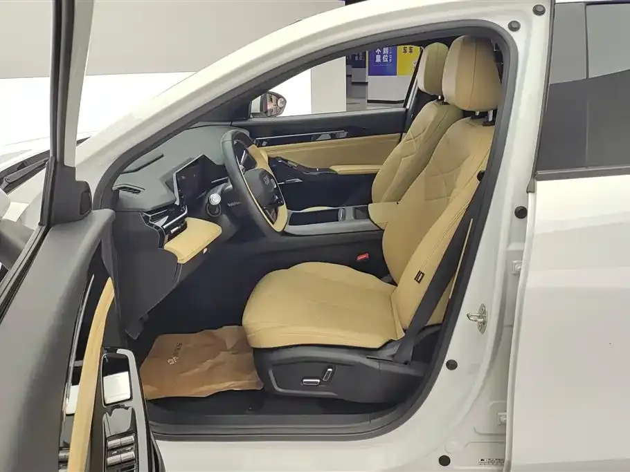 Geely Galaxy L6 — фото 3