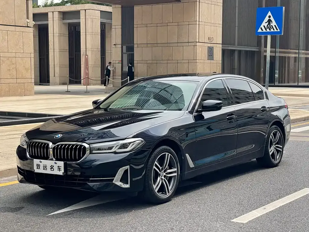 BMW 5 Series — фото 1