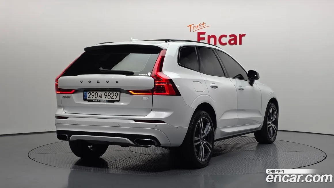 Volvo XC60 — фото 5