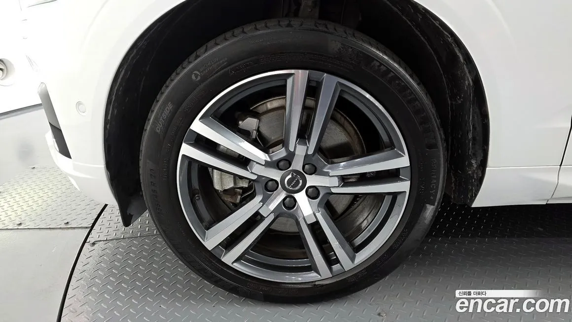 Volvo XC60 — фото 10