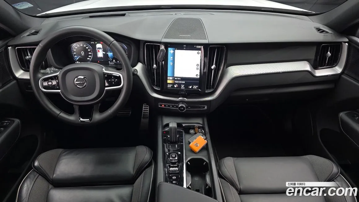 Volvo XC60 — фото 9
