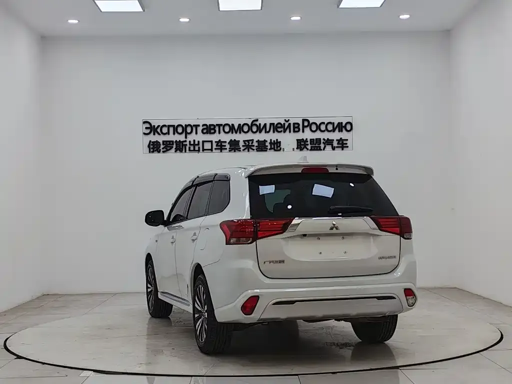 Mitsubishi Outlander — фото 8
