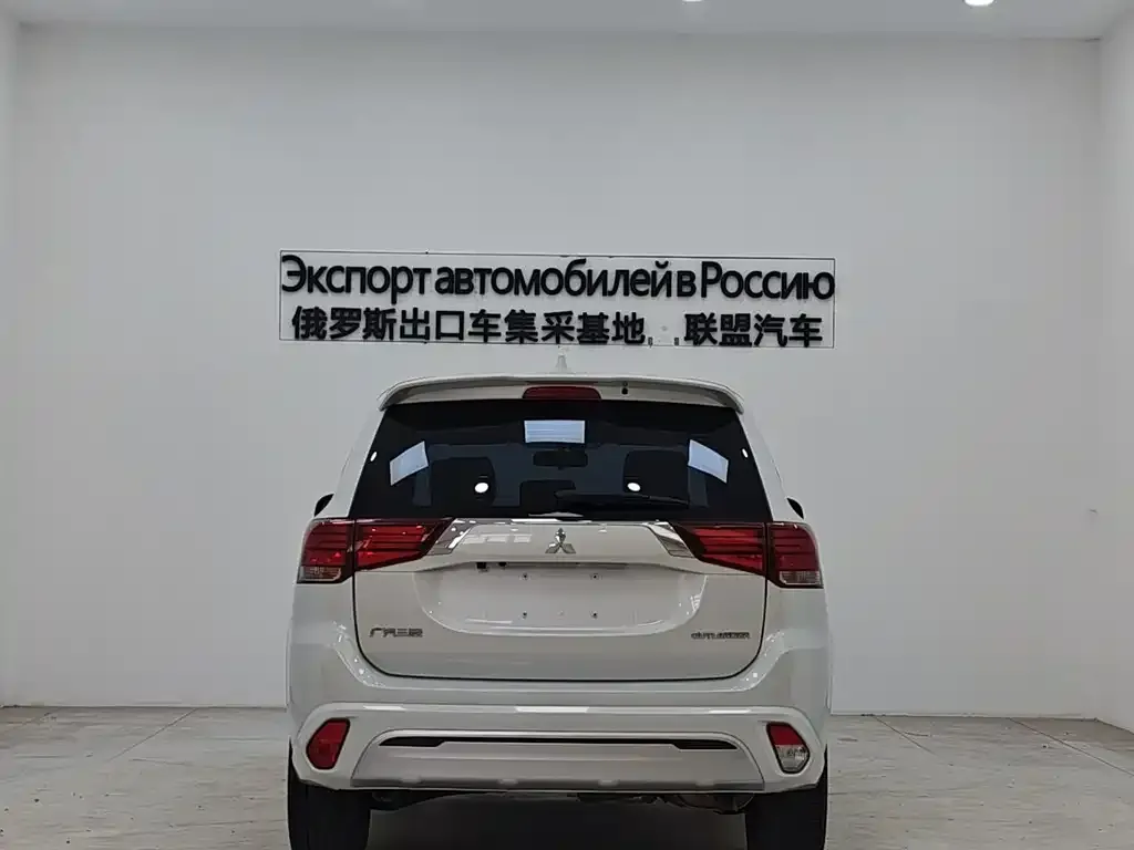 Mitsubishi Outlander — фото 5