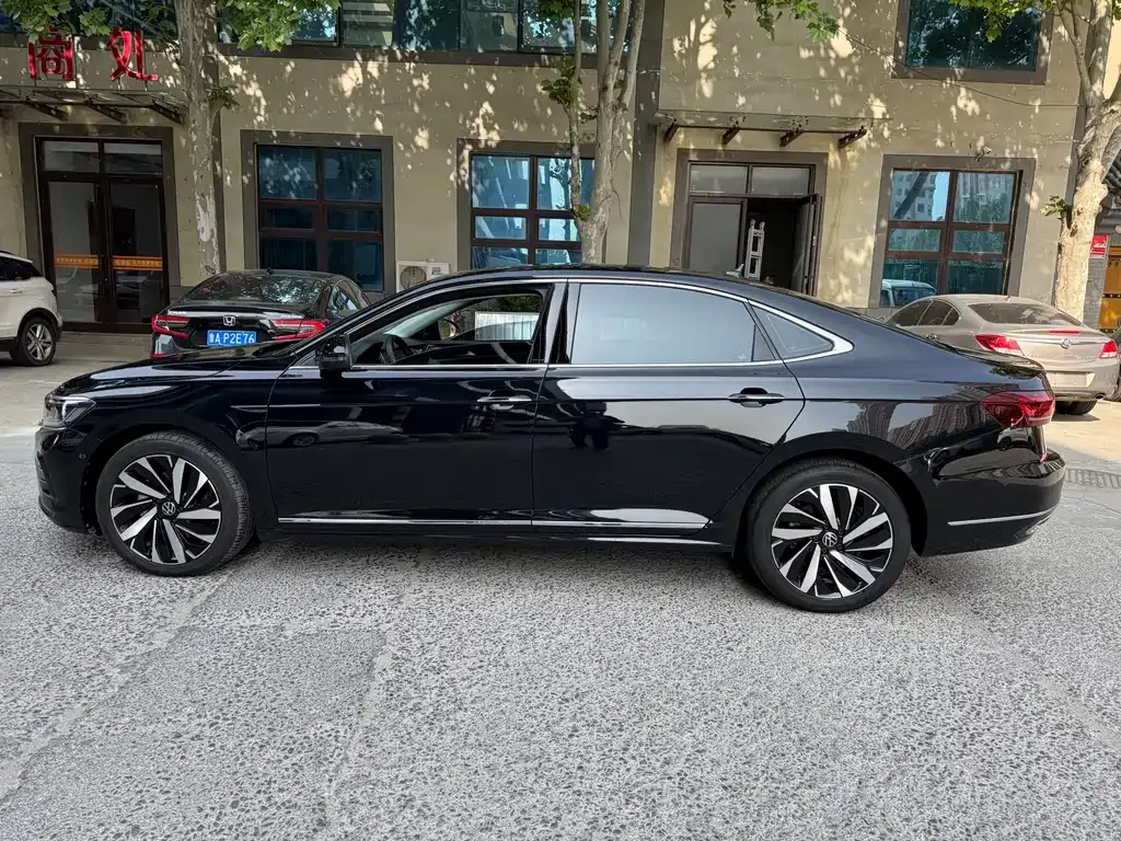 Volkswagen Passat — фото 10